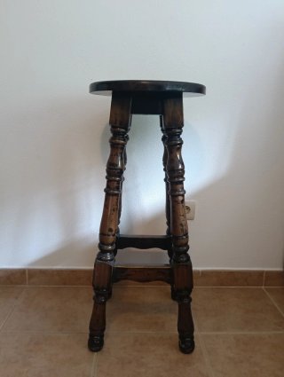 Taburete de madera restaurado