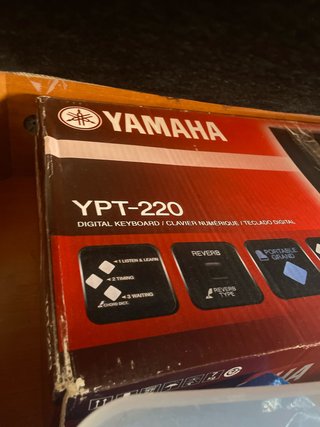 Teclado Yamaha YPT-220 Digital