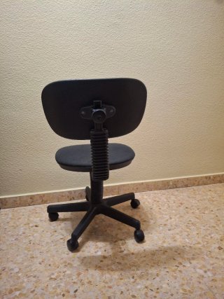 Silla de oficina negra