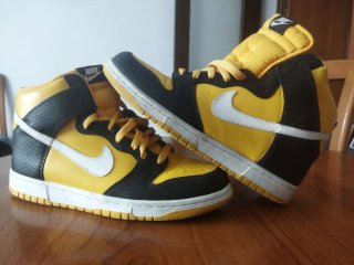 Botas Nike Dunk High Negras y Amarillas