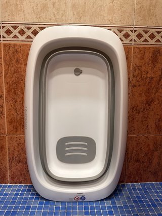 Bañera plegable Twistshake gris pastel bebé
