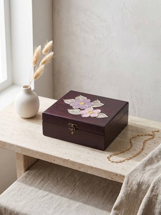 CAJITA MORADA CON FLORES