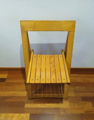 SILLA PLEGABLE DE MADERA DE ALDO JACOBER.