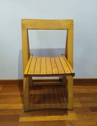 SILLA PLEGABLE DE MADERA DE ALDO JACOBER.