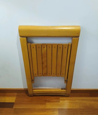 SILLA PLEGABLE DE MADERA DE ALDO JACOBER.