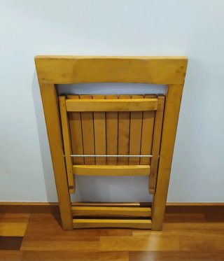 SILLA PLEGABLE DE MADERA DE ALDO JACOBER.