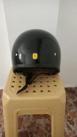 Casco de moto negro