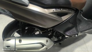 Kymco Agility 125cc con maleta y 2 cascos