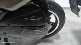 Kymco Agility 125cc con maleta y 2 cascos
