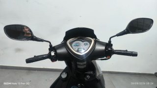Kymco Agility 125cc con maleta y 2 cascos