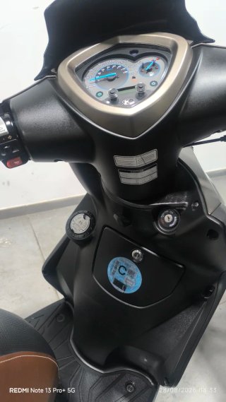 Kymco Agility 125cc con maleta y 2 cascos