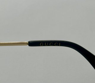 Gafas de sol Gucci doradas y negras