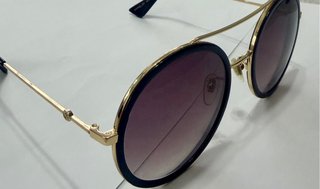 Gafas de sol Gucci doradas y negras