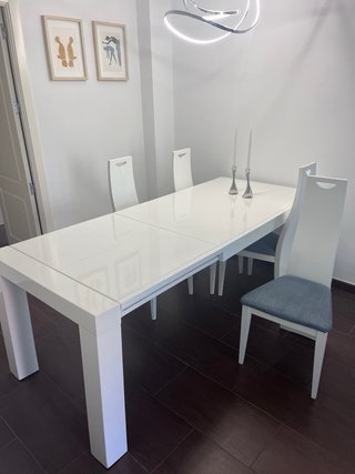 Mesa comedor blanca + 4 sillas