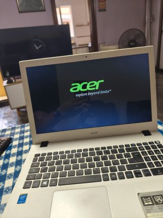 Portatile Acer bianco
