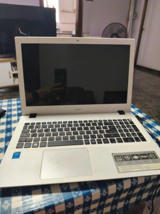 Portatile Acer bianco