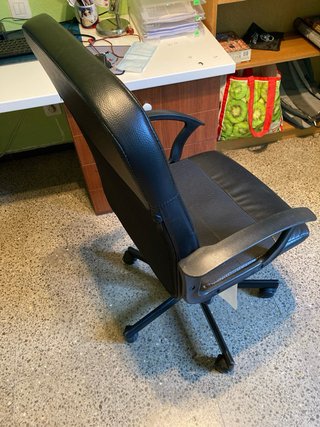 Silla de oficina ergonómica negra