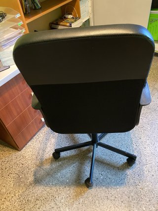 Silla de oficina ergonómica negra