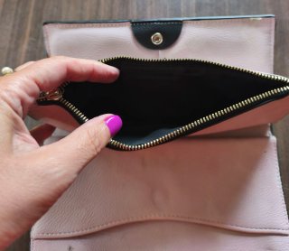 Cartera Desigual floral negra y rosa