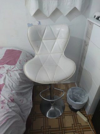 Silla de Bar Blanca y Plateada