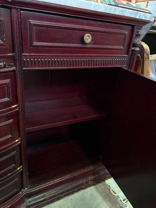 MUEBLE CAOBA CON MÁRMOL