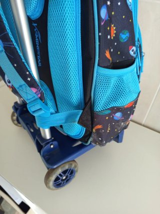 Mochila infantil con ruedas espacio