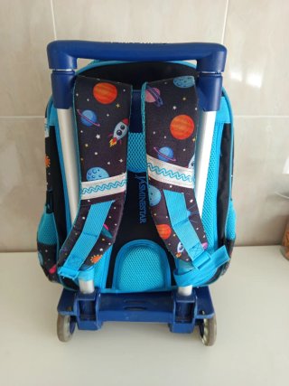 Mochila infantil con ruedas espacio