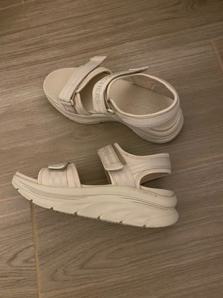 Sandalias Skechers Beige
