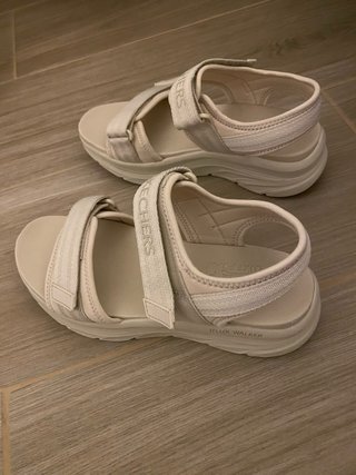 Sandalias Skechers Beige