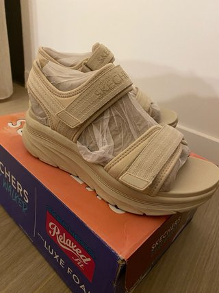 Sandalias Skechers Beige