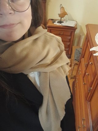 Pashmina beige hecha a mano