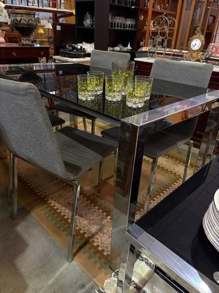 MESA DE COMEDOR CON 6 SILLAS