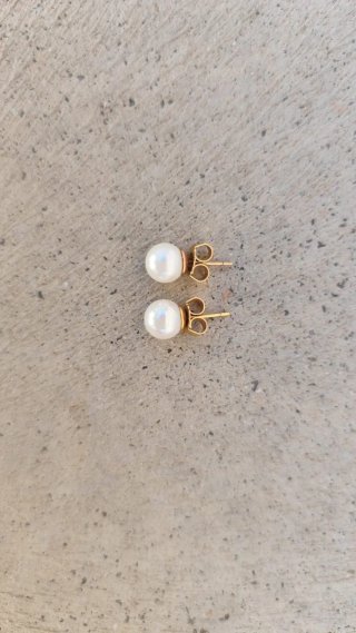 Pendientes de perlas doradas