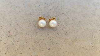 Pendientes de perlas doradas