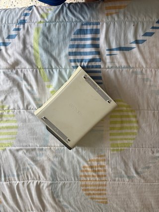 Xbox 360, con cables, 2 mandos, fundas y juegos