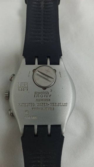 Reloj Swatch Cronógrafo Negro y Plateado