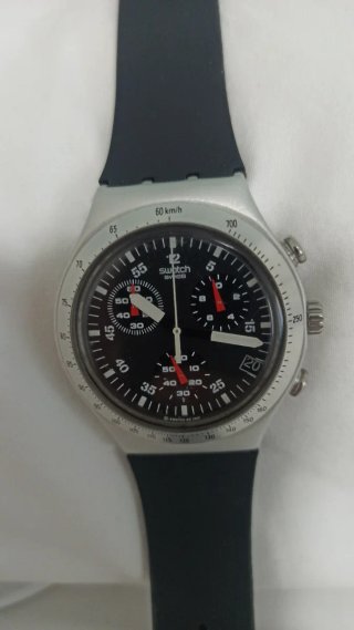 Reloj Swatch Cronógrafo Negro y Plateado