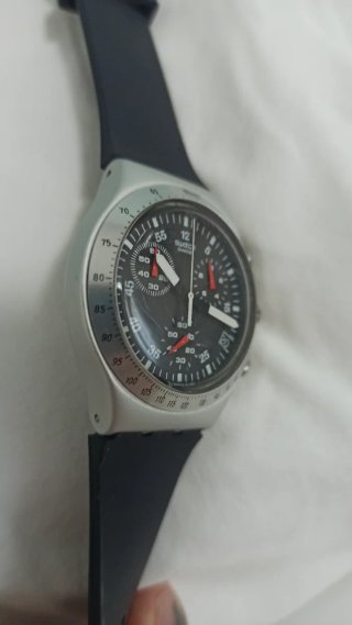 Reloj Swatch Cronógrafo Negro y Plateado