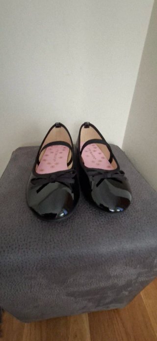 Zapatos de niña, de charol, talla 32