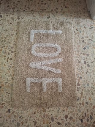 Alfombra LOVE beige y blanco 60 x 40