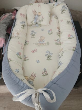 Nido de bebé con cojín estampado