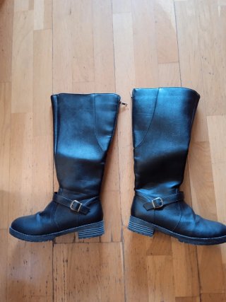 Botas altas negras con hebilla