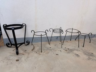 Soportes de hierro para macetas