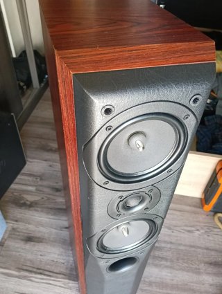 Altavoces Torre Mission Marrones