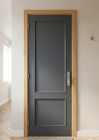 Puerta interior gris con marco de madera