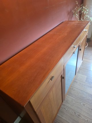 Mueble TV madera con ruedas y cajón