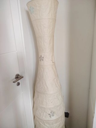 Lámpara de pie de papel beige