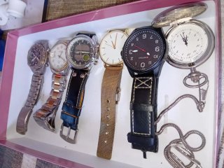 Relojes de pulsera y bolsillo y de cuart Escuchó