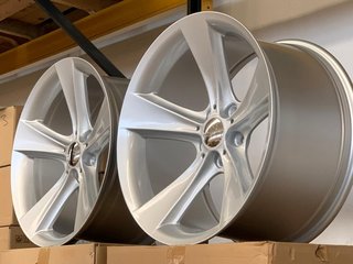 2+2 llantas en 9 y 10x19 5x120 para serie 5