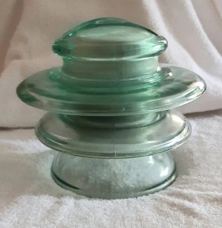 Isolatore elettrico in vetro verde